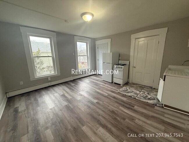 76 Court St unit 4, Bangor, ME 04401 - photo 3