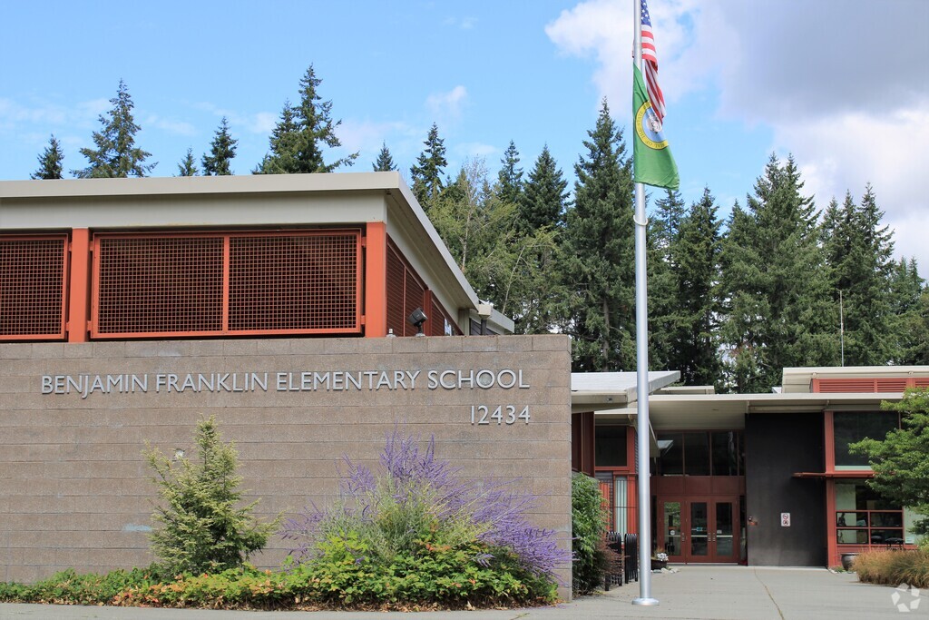 Benjamin Franklin Elementary School serves the students of Kirkland.