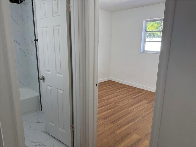 6301 Moseley St, Hollywood, FL 33024 - photo 5