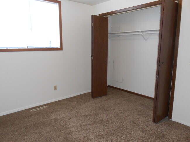 1007 13th Ave W unit 4, Williston, ND 58801 - photo 7