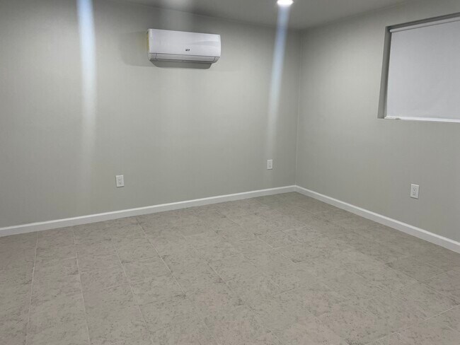 23963 Lodge Dr, Sun City, CA 92587 - photo 4