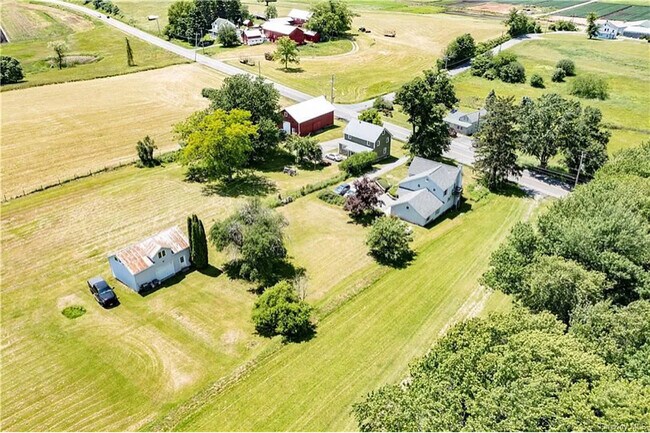 1014 Pulaski Hwy unit UP, Goshen, NY 10924 - photo 2