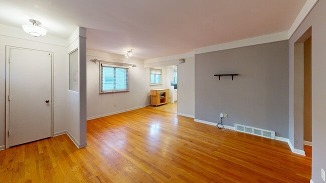 31701 Lamar Dr, Farmington, MI 48336 - photo 3