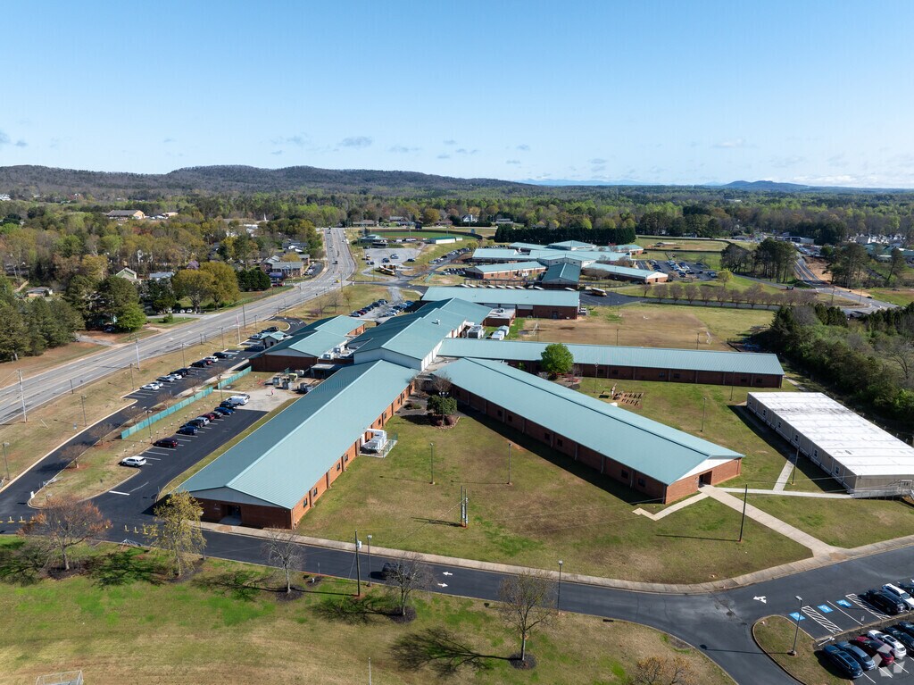 Otwell Middle School services 
Grades 6-8 in Cumming, GA.