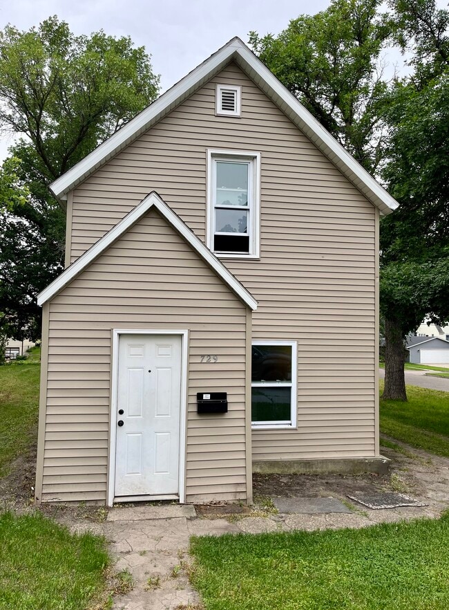 729 W Cavour Ave, Fergus Falls, MN 56537