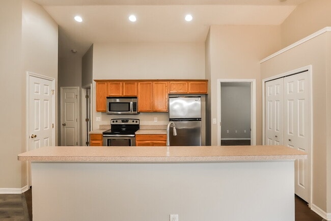 11722 Mango Cross Ct, Seffner, FL 33584 - photo 6