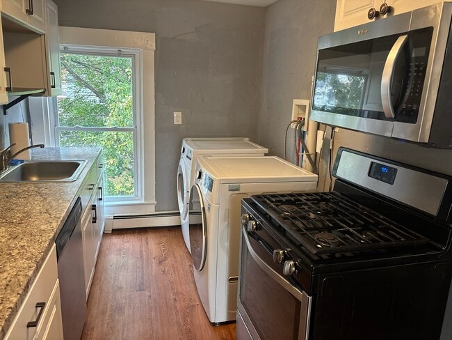 14 Pleasant St unit 2, Rochester, NH 03867 - photo 4