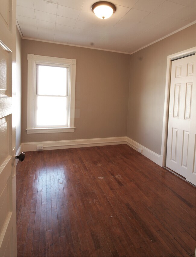 305 Bartlett St unit 3 (3rd Floor), Manchester, NH 03102 - photo 7