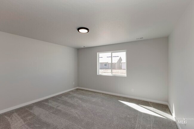 2558 W Fallon Loop, Nampa, ID 83651 - photo 2