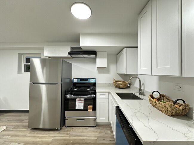 1634 N Whipple St unit 2, Chicago, IL 60647 - photo 3