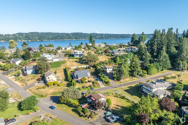 Capture breathtaking views of homes in Southworth against picturesque landscapes.