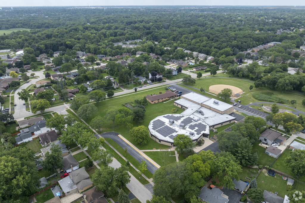 Roselle Middle School is located conveniently in a residential area.
