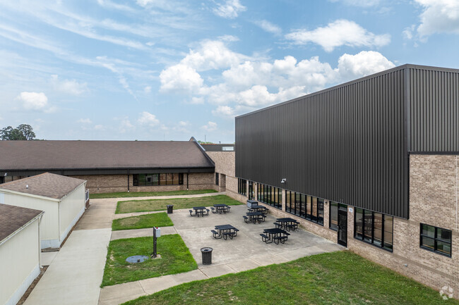 Students at Battle Ground Elementary School can enjoy lunch outside.