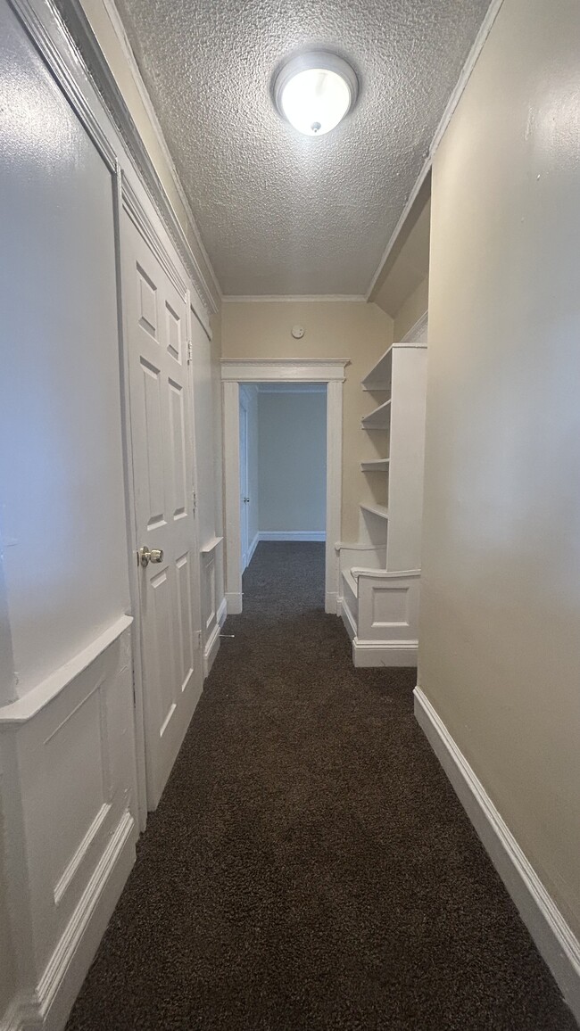 103 Oakland Terrace Unit 101 Oakland Terrace, Hartford, CT 06112
