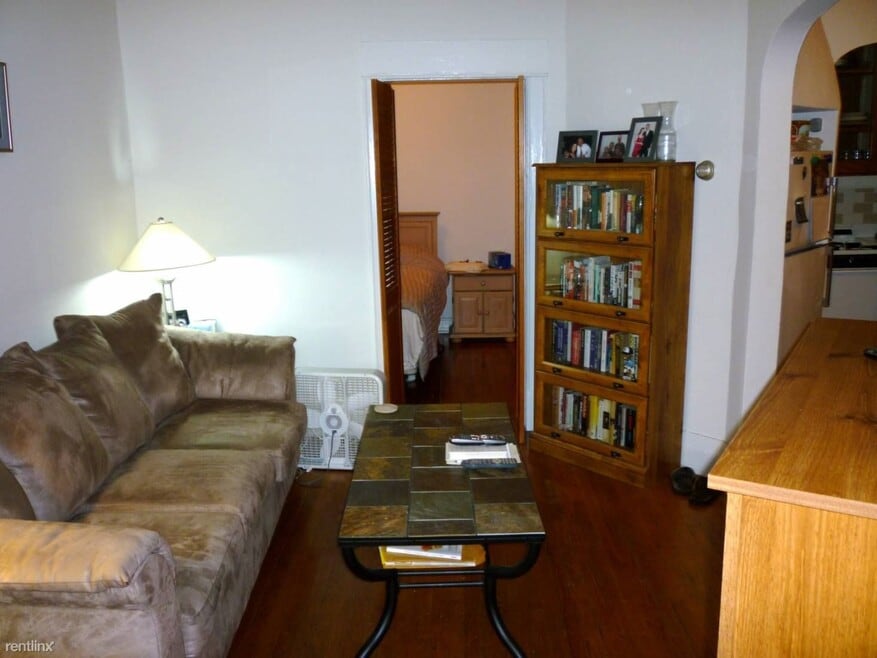 1129 W Oakdale Ave unit 1, Chicago, IL 60657 - photo 1