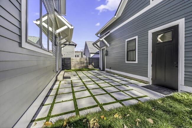 2133 N Talbott St, Indianapolis, IN 46202 - photo 2