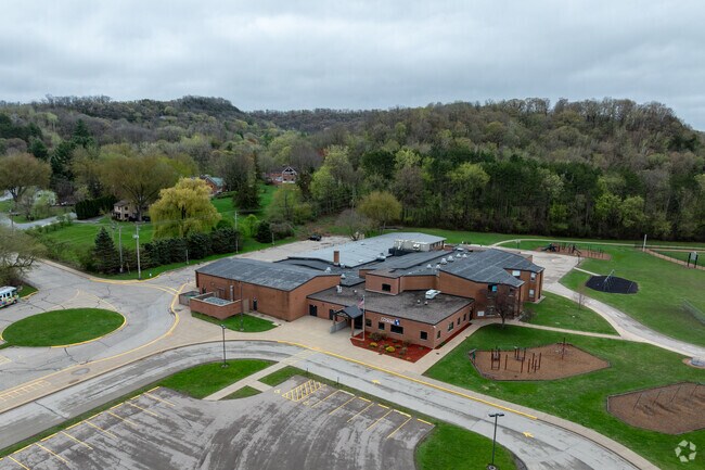 State Road Elementary School serves grades K-5.