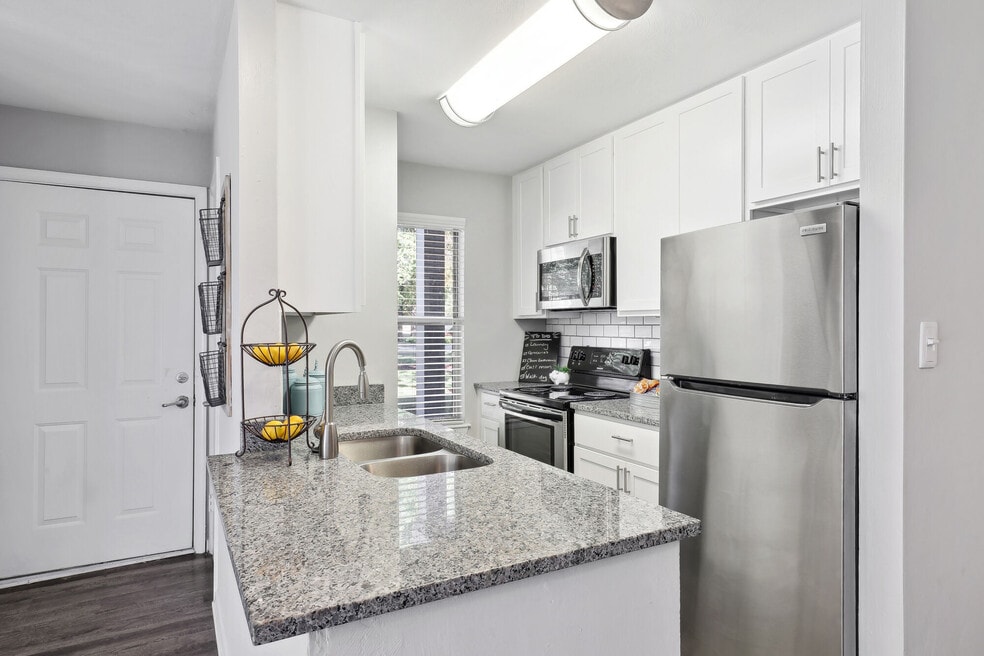 Luna Pointe, Hampton, VA 23666 - photo 1