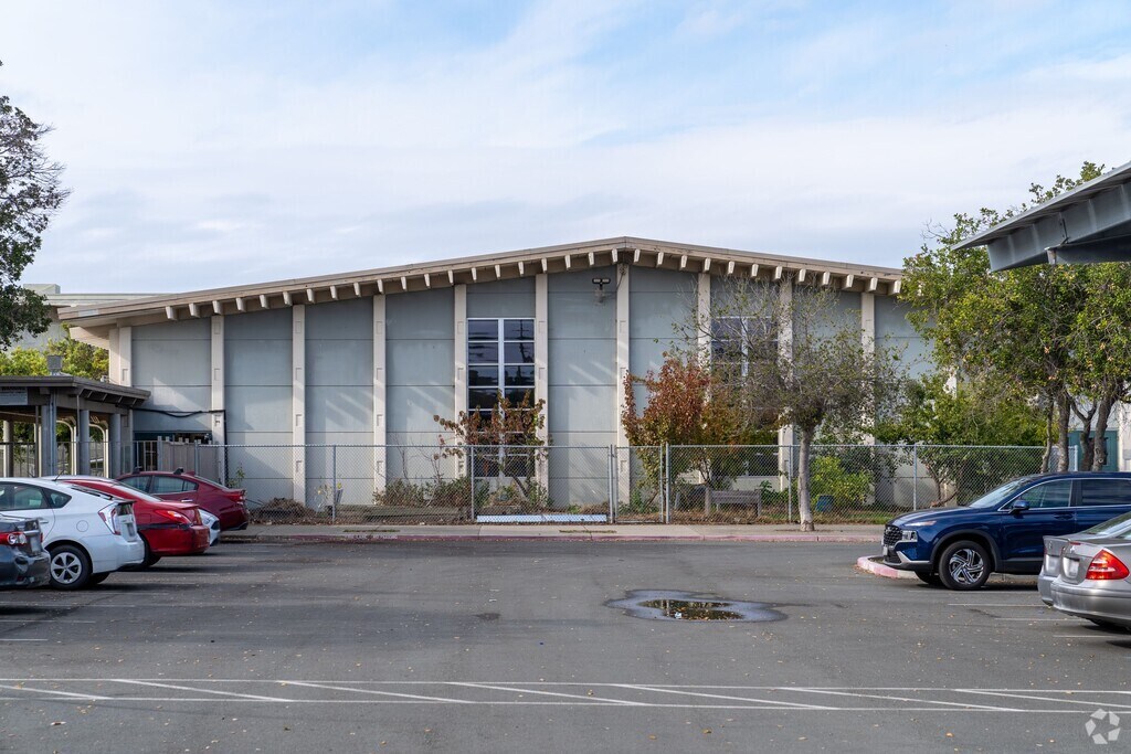 Harbour Way Elementary Community Day School serves students in the El Sobrante Manor community.