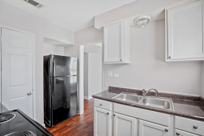 Oak Garden, Chickasaw, AL 36611 - photo 3