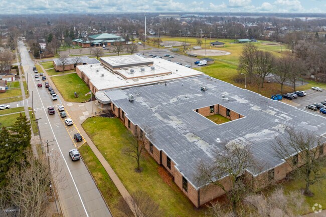 Aerial view of Oakley W. Best Middle School.