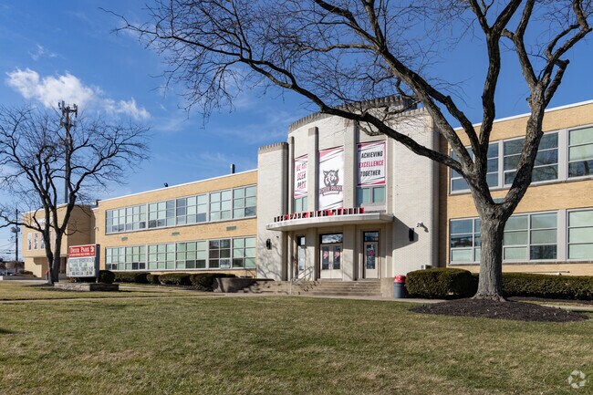 Deer Park Jr./ Sr. High School offers honors classes as well as advanced placement courses.