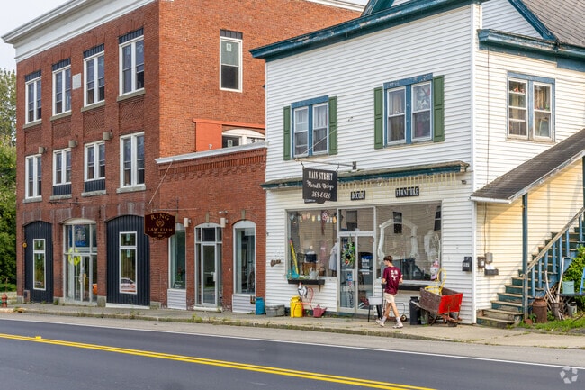 There's several local shops along the towns Main street that are easy to walk to in Newport, ME.