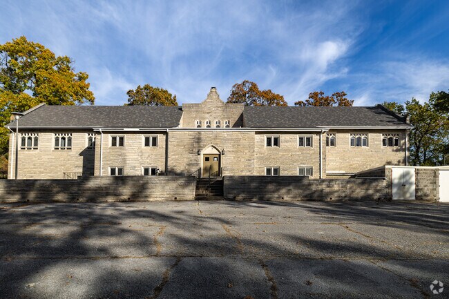 The Lawrence County Courthouse is a Romanesque Revival landmark in Mount Vernon.