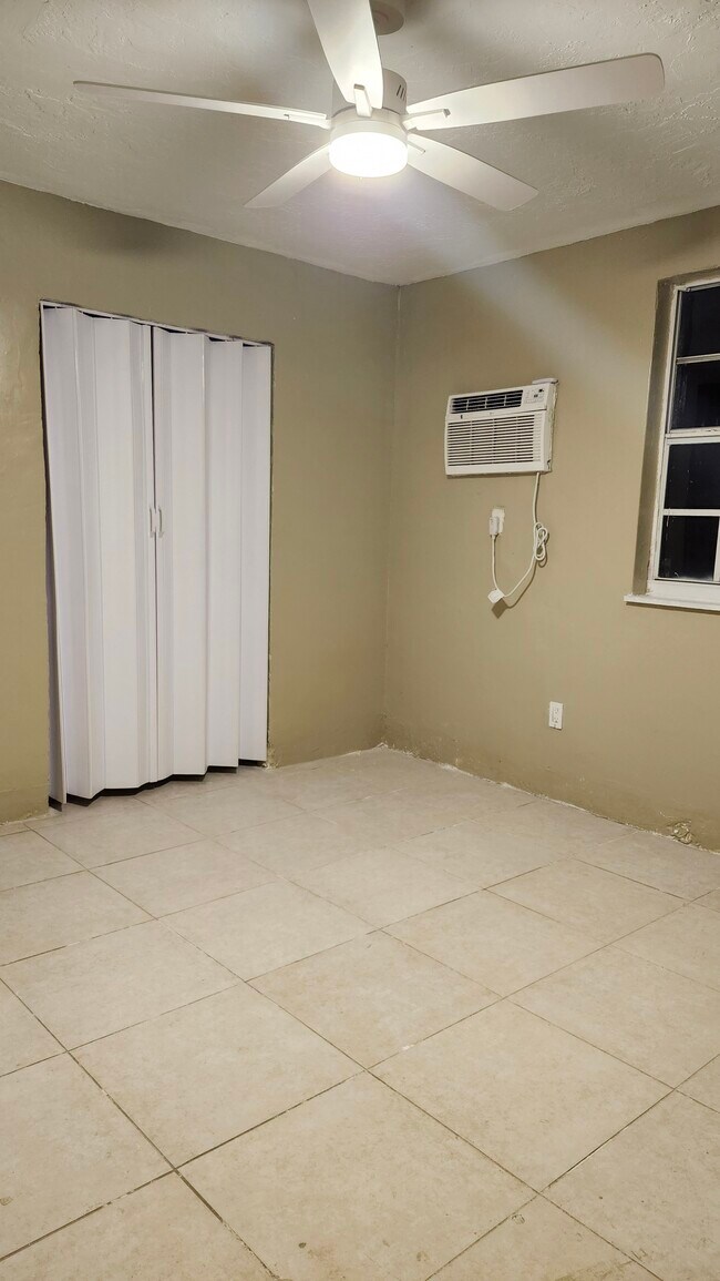 628 SW Krome Terrace unit 2, Homestead, FL 33030 - photo 4