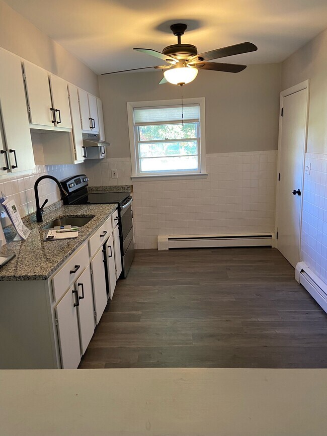 11 Brierway Dr unit B - Right, Worcester, MA 01604 - photo 2