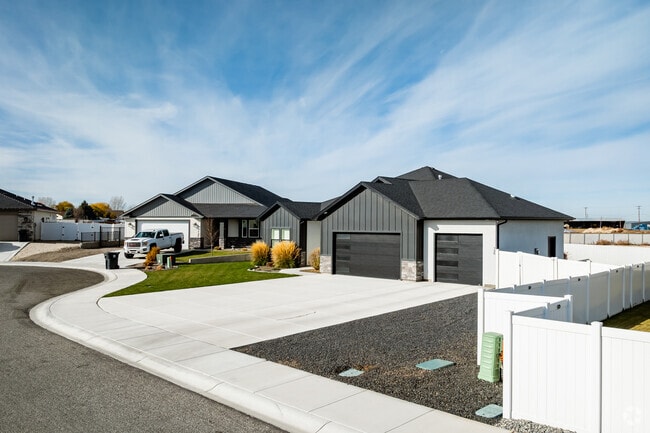 Kimberly’s housing inventory includes both established neighborhoods and brand-new developments.