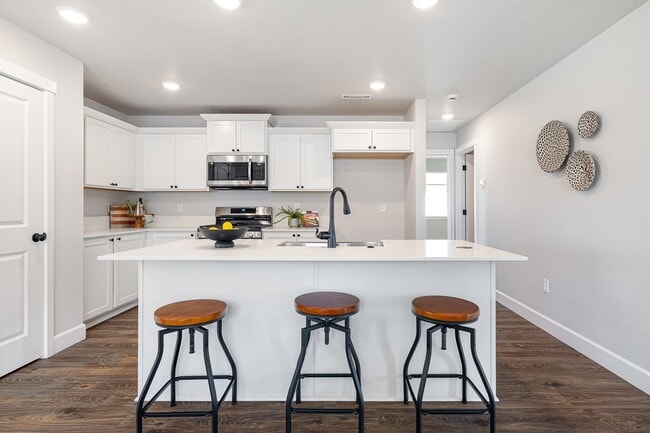 1050 NW Fairway Rd, Madras, OR 97741 - photo 3