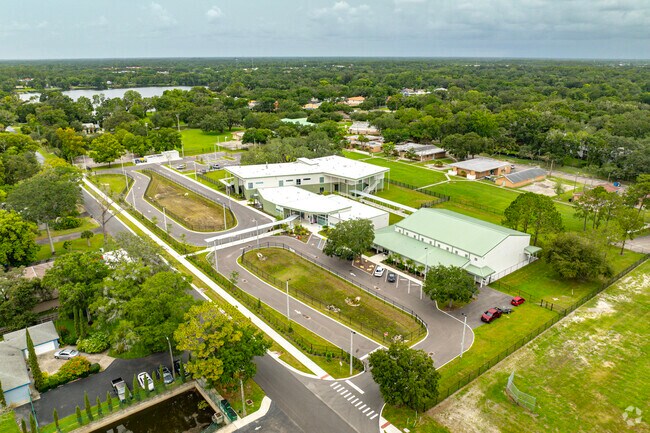 The Dorothy Thomas School is a large campus in a quiet area.
