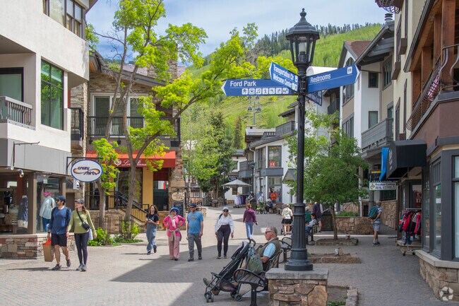 Retail shopping in Vail, Colorado combines luxury and lifestyle, with high-end brands, local boutiques, and outdoor gear shops tucked into scenic pedestrian villages that make every stroll feel like a curated experience.
