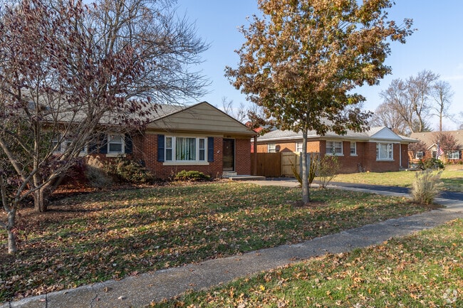 The average home in Rosemill is roughly 3,262 square feet.