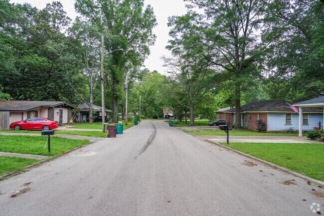 Willis Heights is a quiet residential area offering a mix of traditional homes and easy access to nearby amenities.