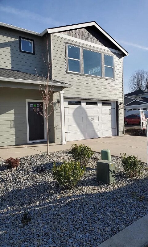 1661 S Columbus Ave, Medford, OR 97501