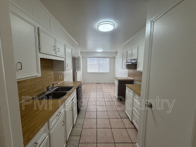 9832 E 37th St, Tulsa, OK 74146 - photo 7