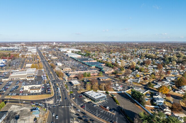 Highland Park local enjoy access to walkable retail just north of the community.