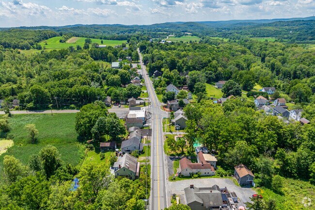 Explore Route 284, a key north-south artery linking Minisink, NY, to the NJ border.