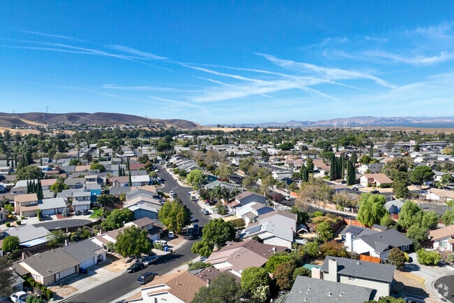 Residential streets in Bay Point West are close to Highway 4.