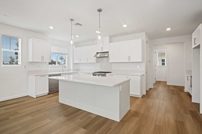 2380 Haley Point Dr unit 104, Ventura, CA 93003 - photo 2