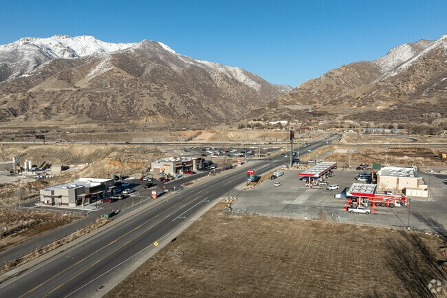 There are plenty of restaurants and shopping within 5-10 minutes of South Weber.