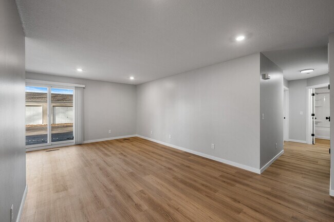 1551 Namekagon St unit 4, Hudson, WI 54016 - photo 6