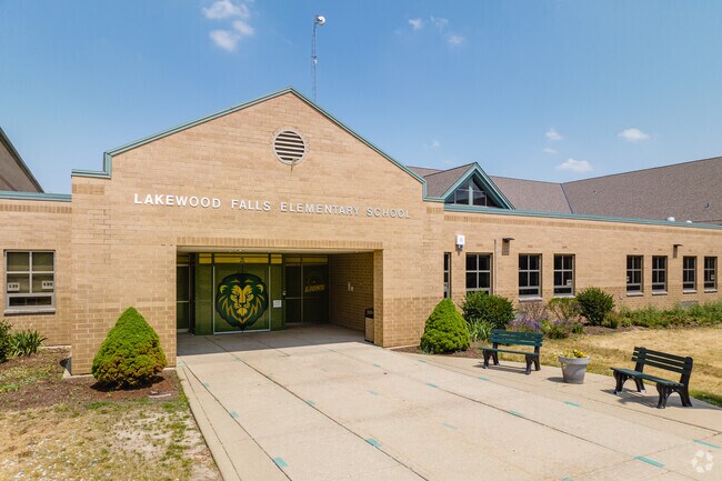 Lakewood Falls Elementary School is a well rated public school serving Romeoville.