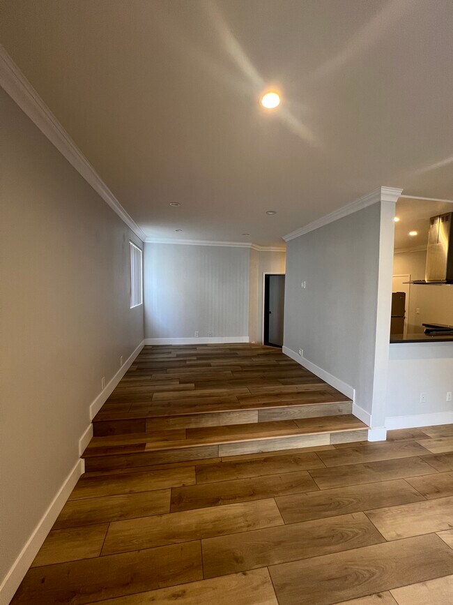 2107 N Beachwood Dr unit 101, Los Angeles, CA 90068 - photo 4