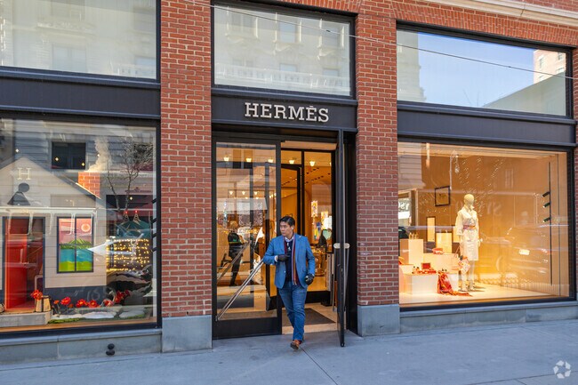 Hermes is one of the biggest luxury retailers in Upper East Side.