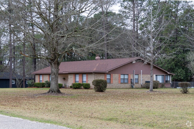 Bay Minette has a plethora of mid-century ranch-style homes.
