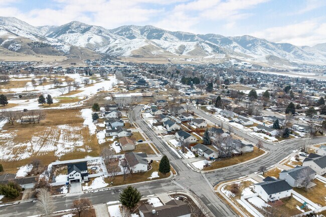 Homes in Smithfield are set on large lots.