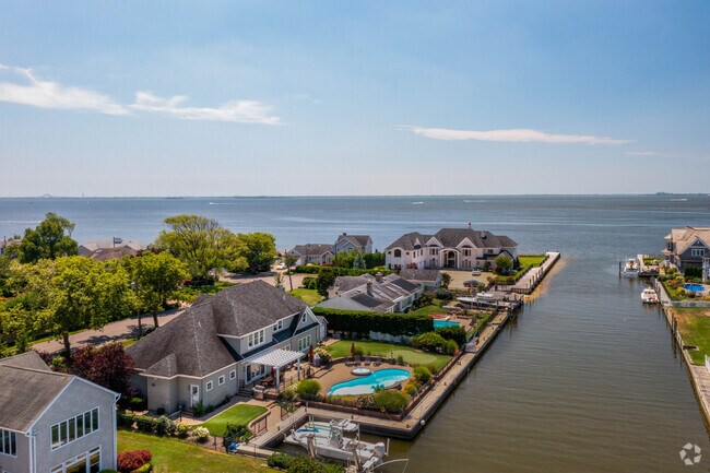 Most homes on the canal have plenty of dock space for all your watercraft needs.